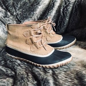 Sorel Out n’ About Leather Duck Boot sz 8.5